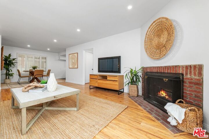 Property Photo:  9737 Charnock Ave  CA 90034 