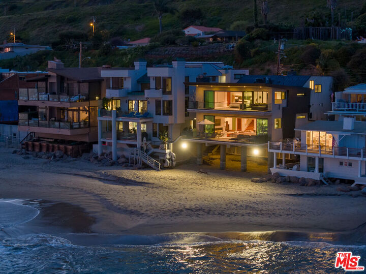 Property Photo:  25250 Malibu Rd  CA 90265 