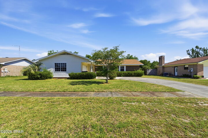 Property Photo:  320 Alexander Drive  FL 32444 