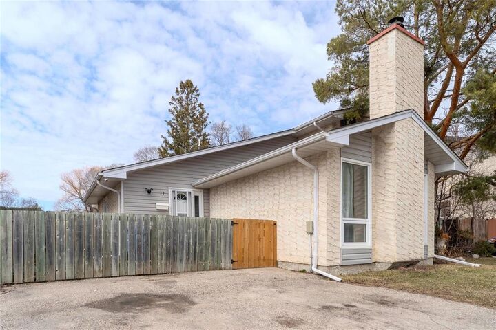 Property Photo:  17 Bret Bay  MB R2G 2C7 