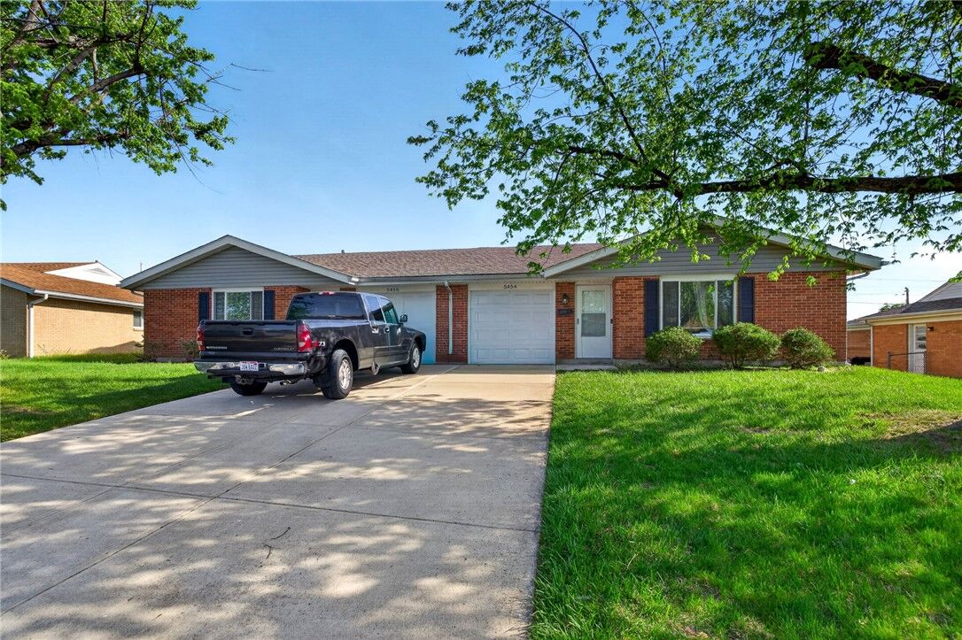 Property Photo:  5454 Bromwick Drive  OH 45426 