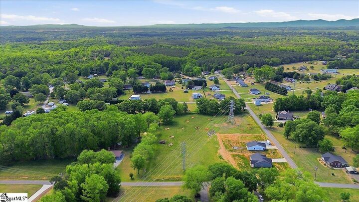 Property Photo:  220 Wedgewood Road  SC 29349 