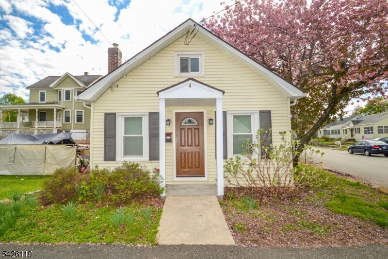 Property Photo:  4 W Lincoln Ave  NJ 07866 