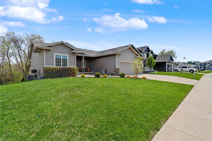 Property Photo:  1009 Baileys Grove Drive  IA 50003 