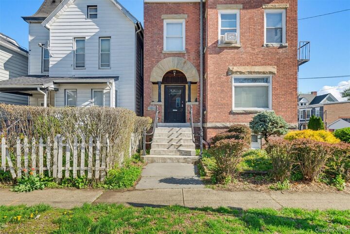 Property Photo:  22 Overlook Place  NY 12550 