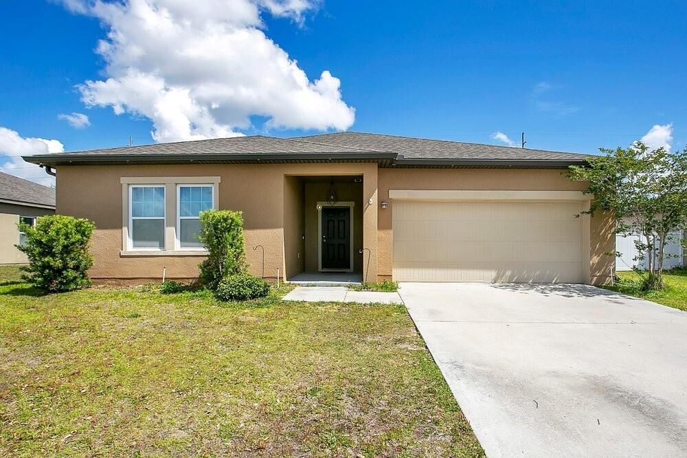 Property Photo:  258 Hidden Lake Loop  FL 33844 