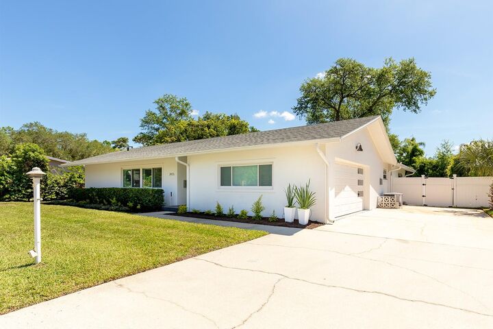 Property Photo:  2415 Eaton Lane  FL 32804 