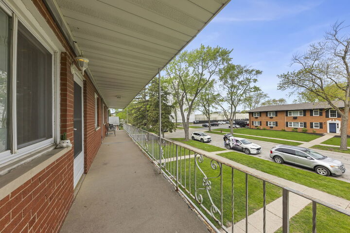 Property Photo:  641 Dulles Road B  IL 60016 