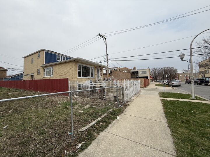 Property Photo:  7116 S Artesian Avenue  IL 60629 