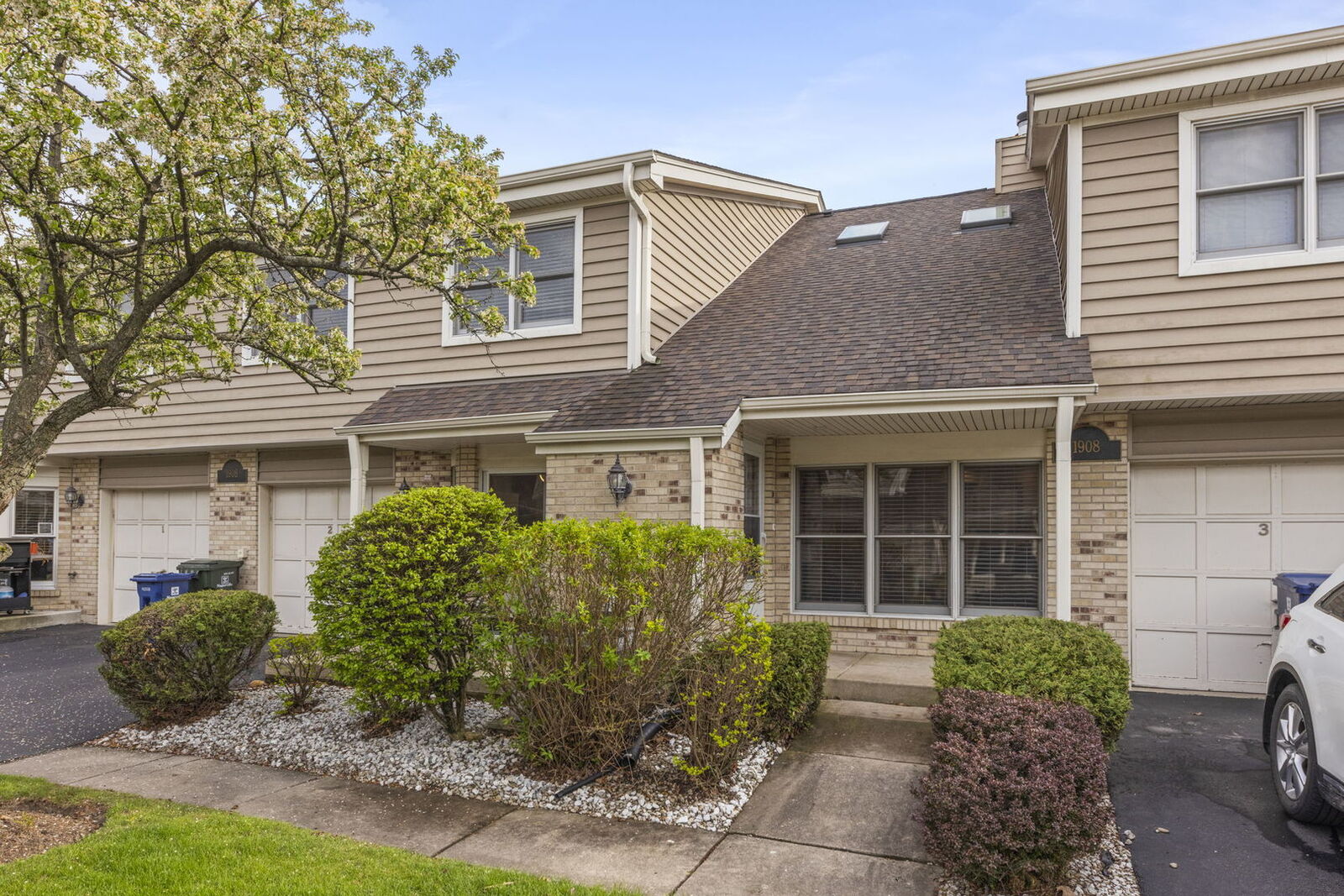 Property Photo:  1908 Wisteria Court 2  IL 60565 