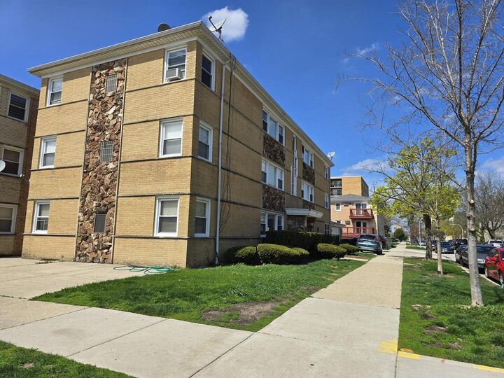 Property Photo:  8600 W Summerdale Avenue 1S  IL 60656 