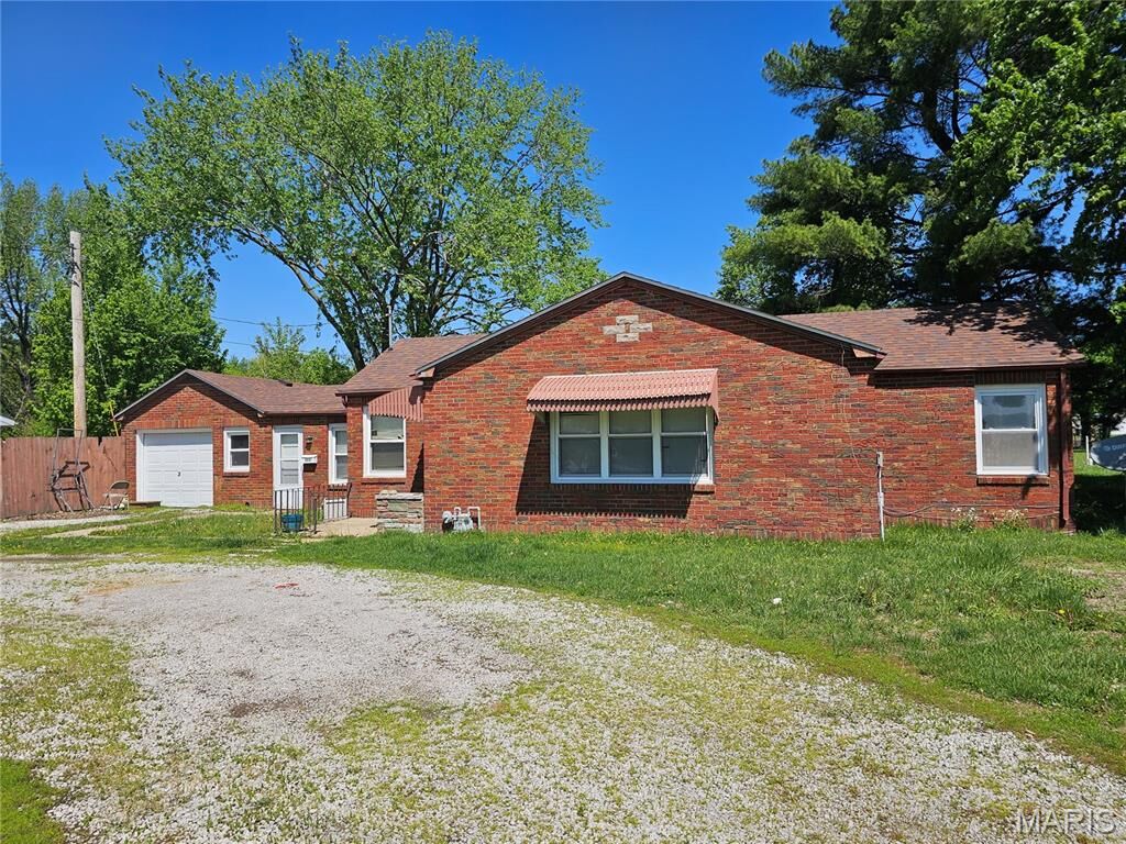Property Photo: 1331 E Union Avenue IL 62056