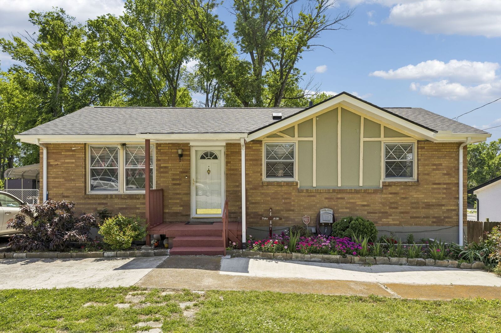 Property Photo:  261 Eisenhower Dr  TN 37211 