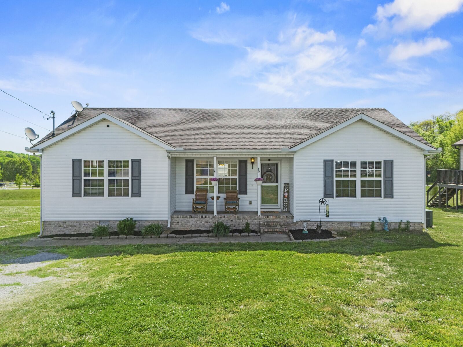 Property Photo:  102 Sunrise Ct  TN 37160 