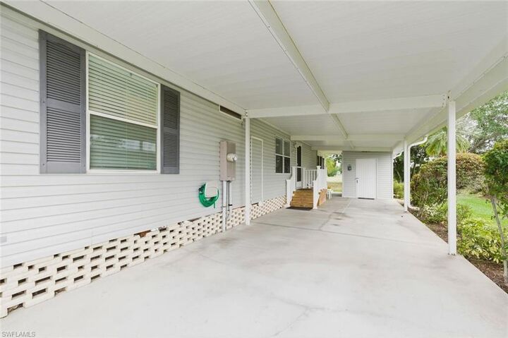Property Photo:  102 Estelle Dr  FL 34112 