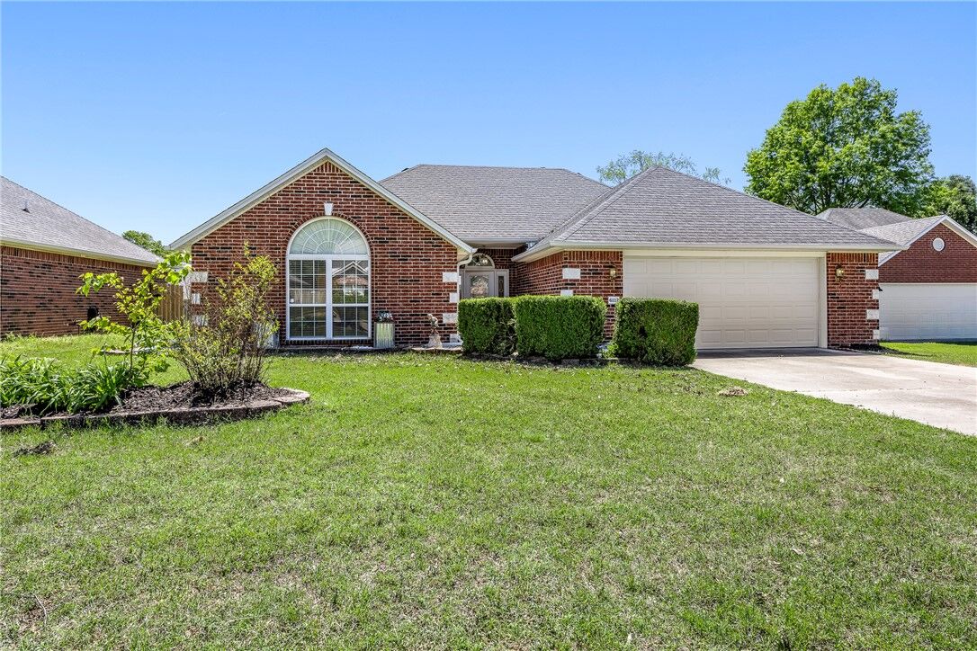 Property Photo:  6112 Pleasant Place  AR 72758 