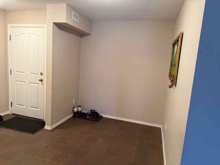 Property Photo: 7210 80 Avenue NE 202 AB T3J 0N7