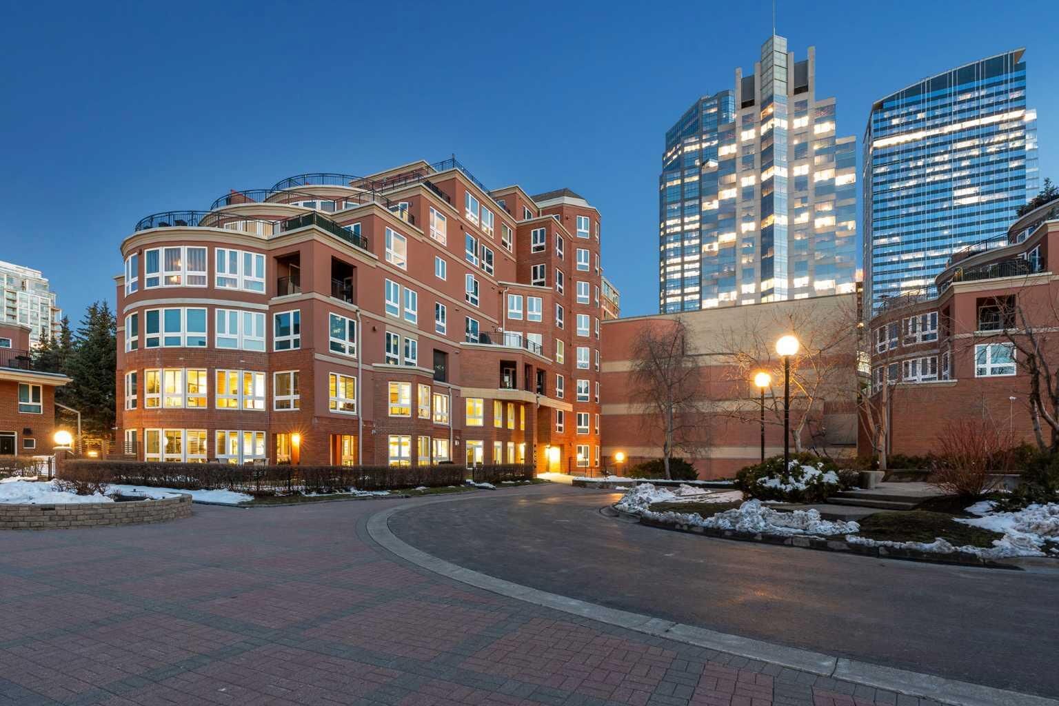 Property Photo:  400 Eau Claire Avenue SW 8203  AB T2P 4X2 