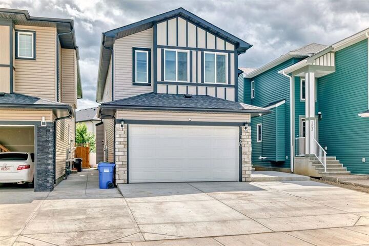 127 Saddlecrest Grove NE — photo 1