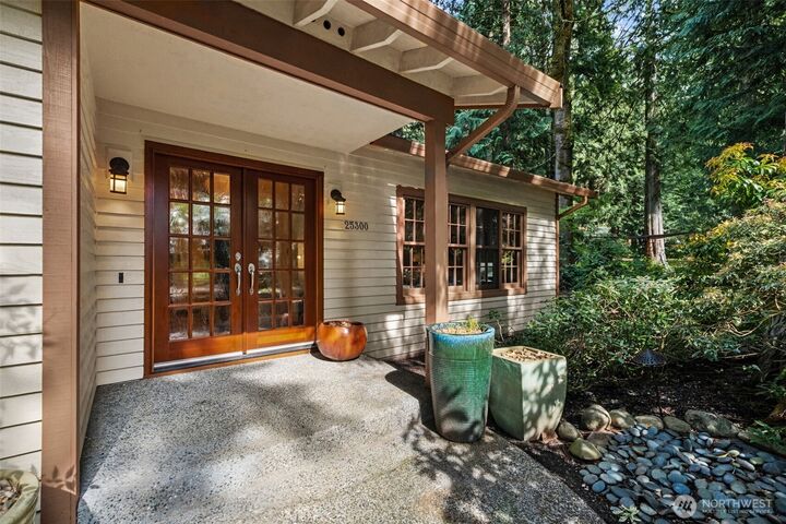 Property Photo:  25300 SE Mirrormont Way  WA 98027 