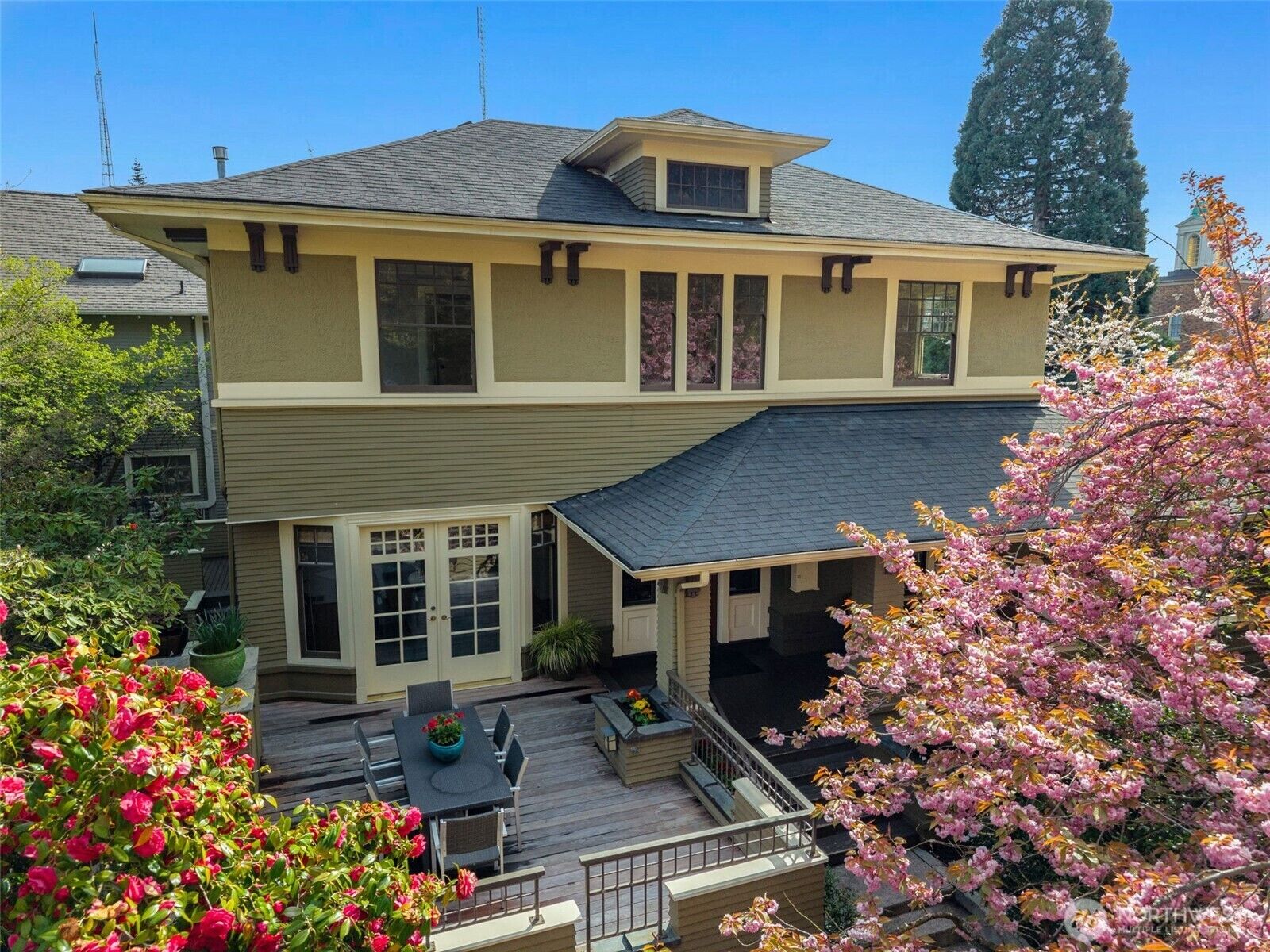 Property Photo:  103  Crockett Street  WA 98109 