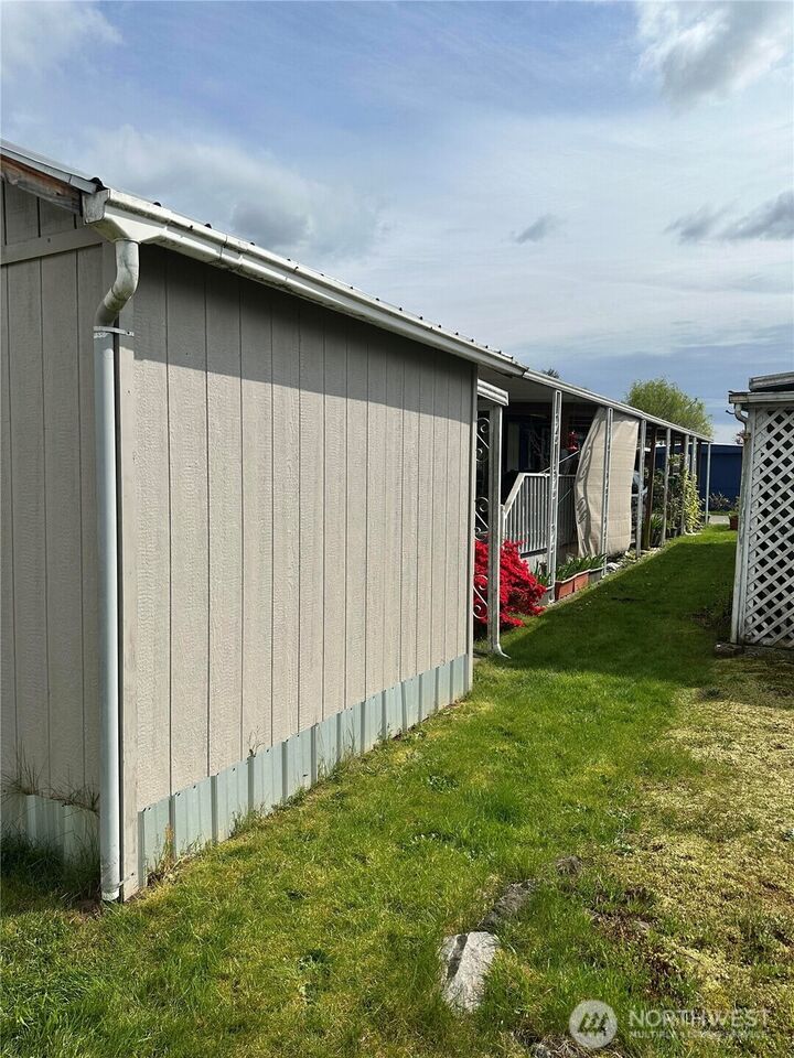 Property Photo:  16600  25th Avenue NE 61  WA 98271 