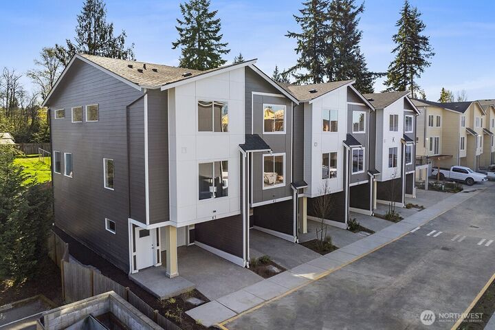 Property Photo:  16823  Alder Way K2  WA 98037 