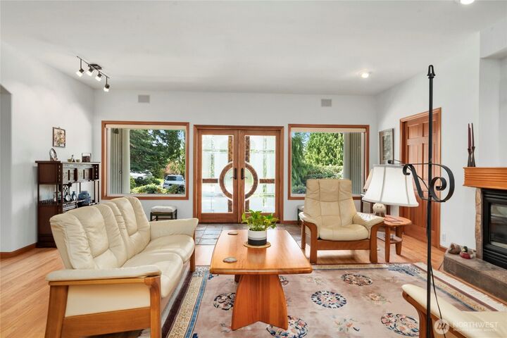 Property Photo:  9174  Belted Kingfisher  WA 98230 