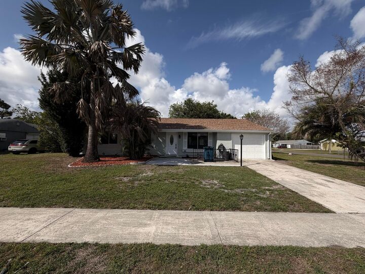 Property Photo:  1256 NE Dawn St Street NE  FL 32905 