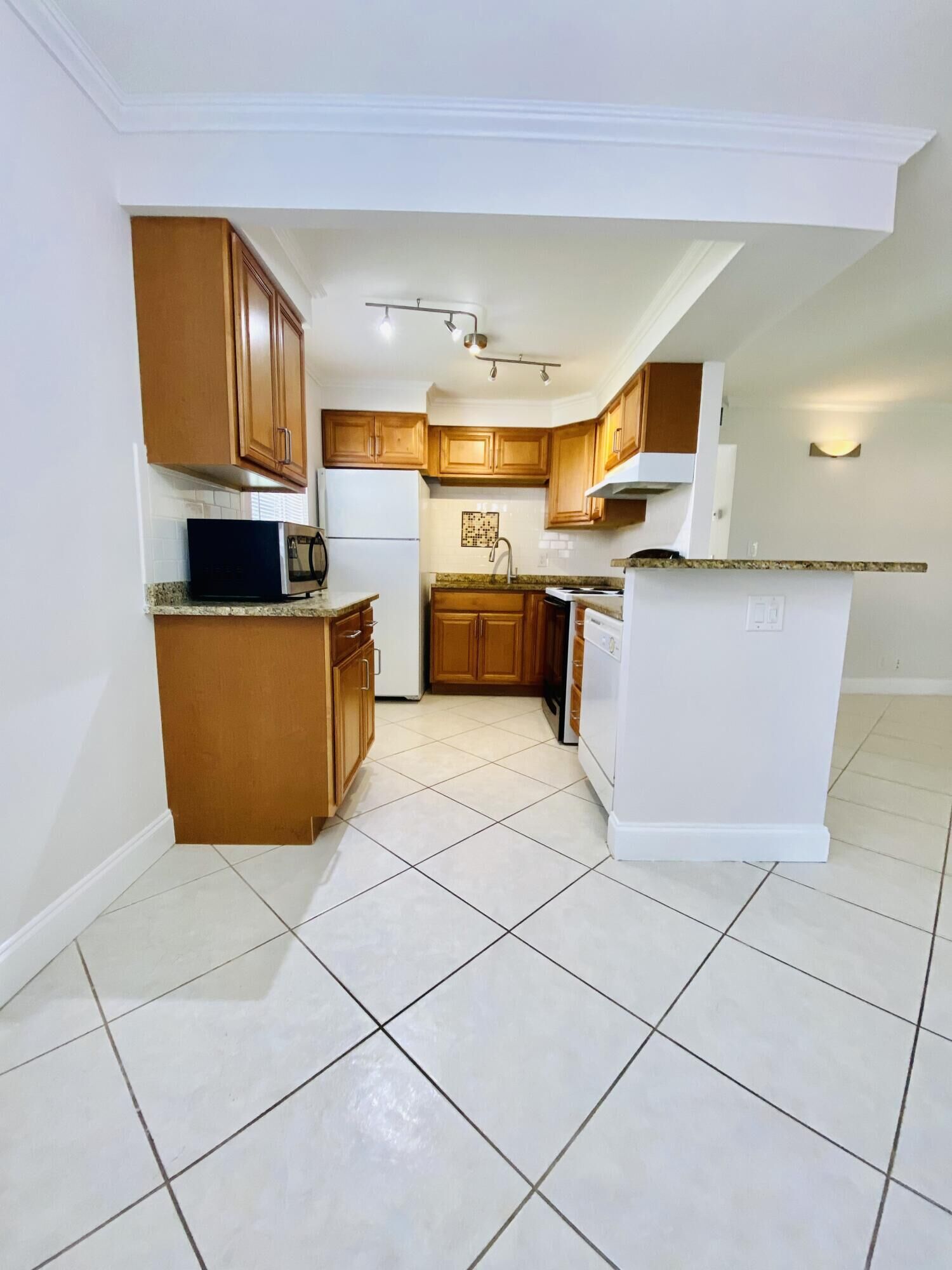 Property Photo:  581 Saxony Way  FL 33446 