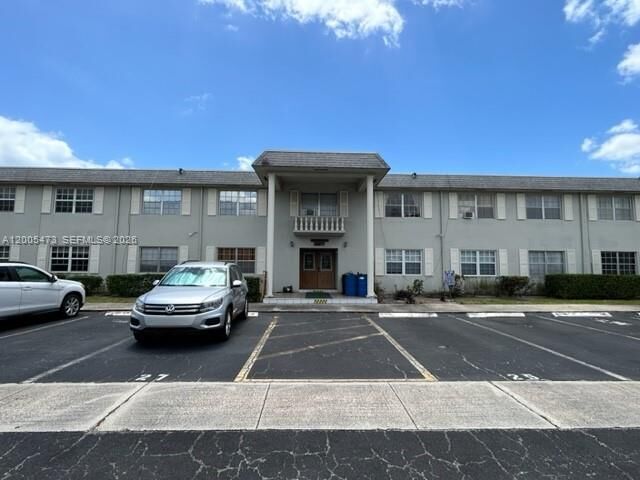 Property Photo:  1520 McKinley St 206E  FL 33020 