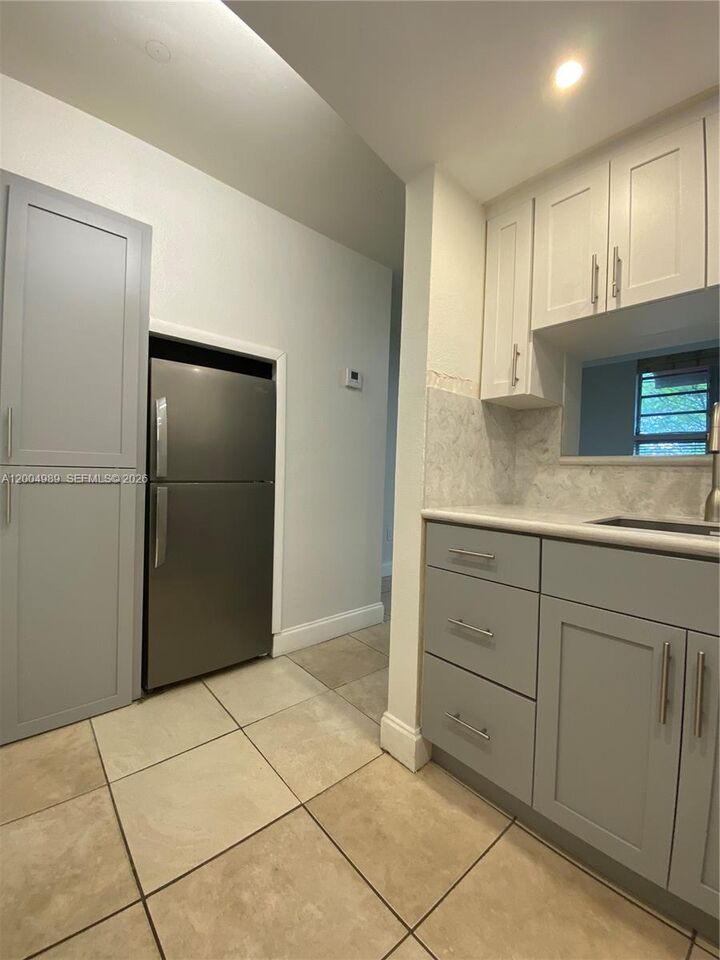 Property Photo:  234 Antiquera Ave 9  FL 33134 