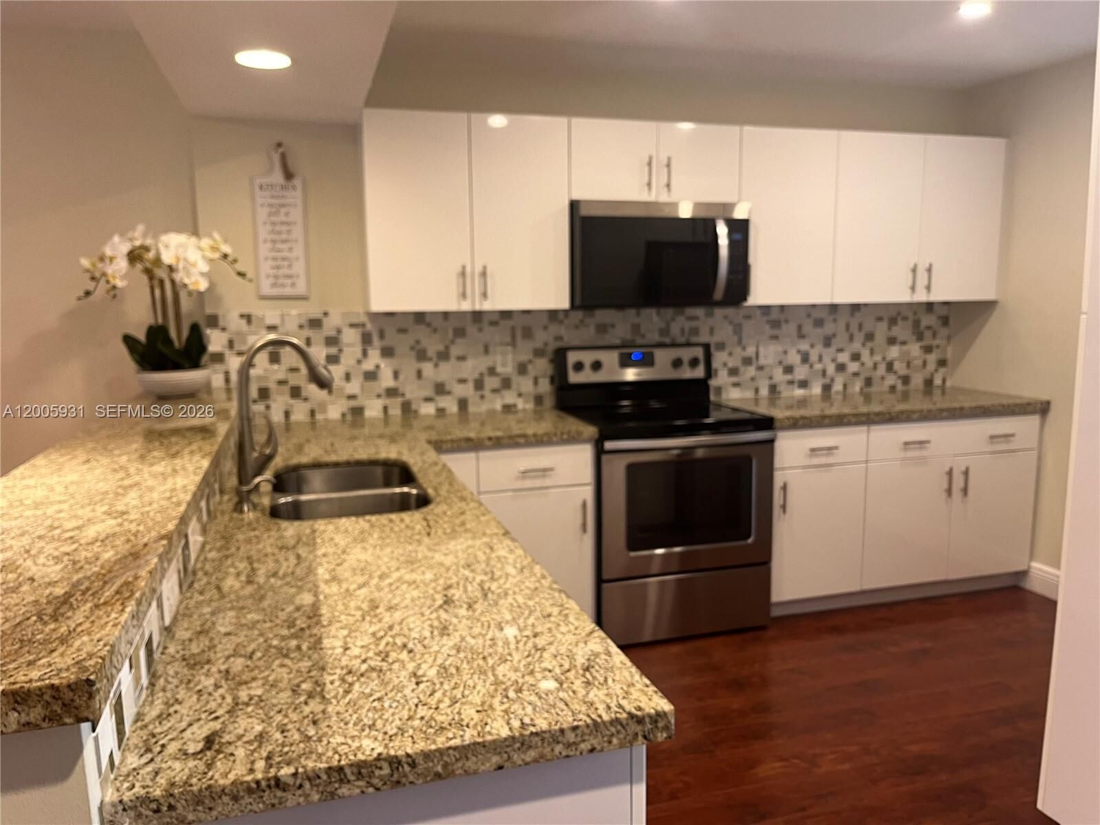 Property Photo:  201 Lakeview Drive 204  FL 33326 