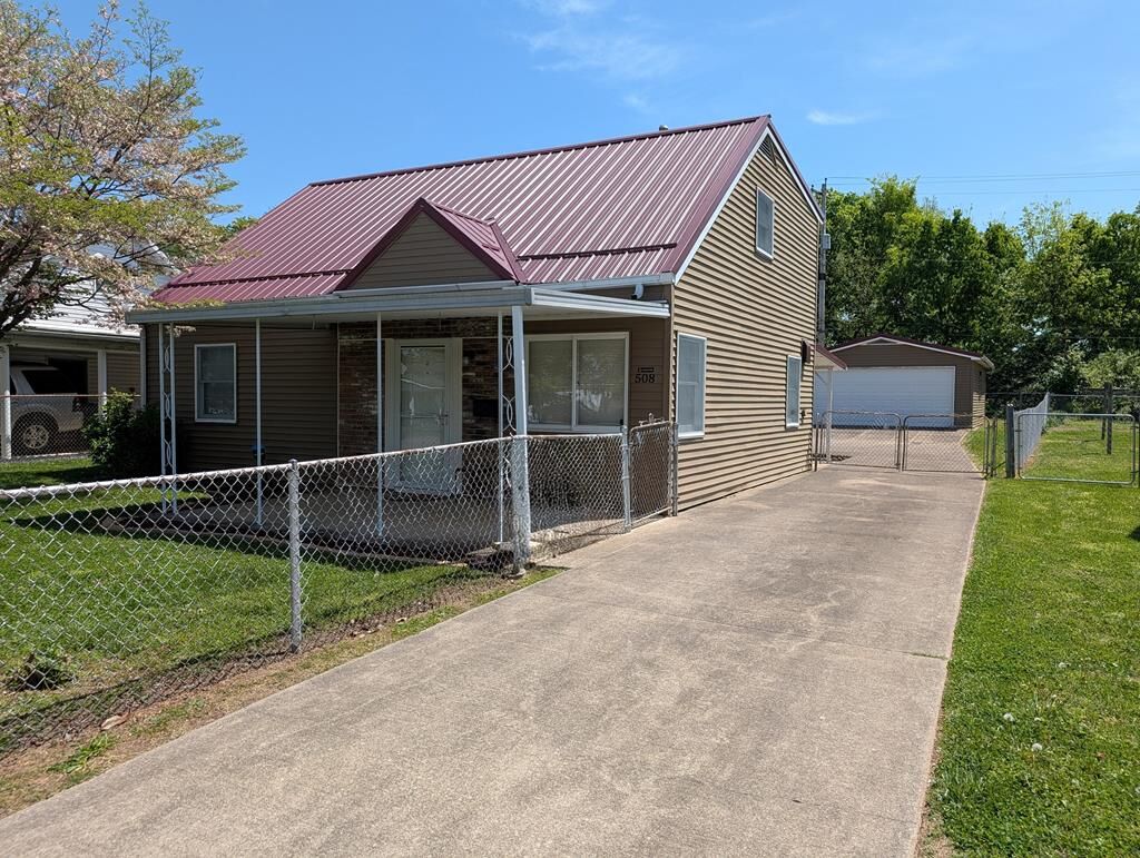 Property Photo:  508 7th St  OH 45690 