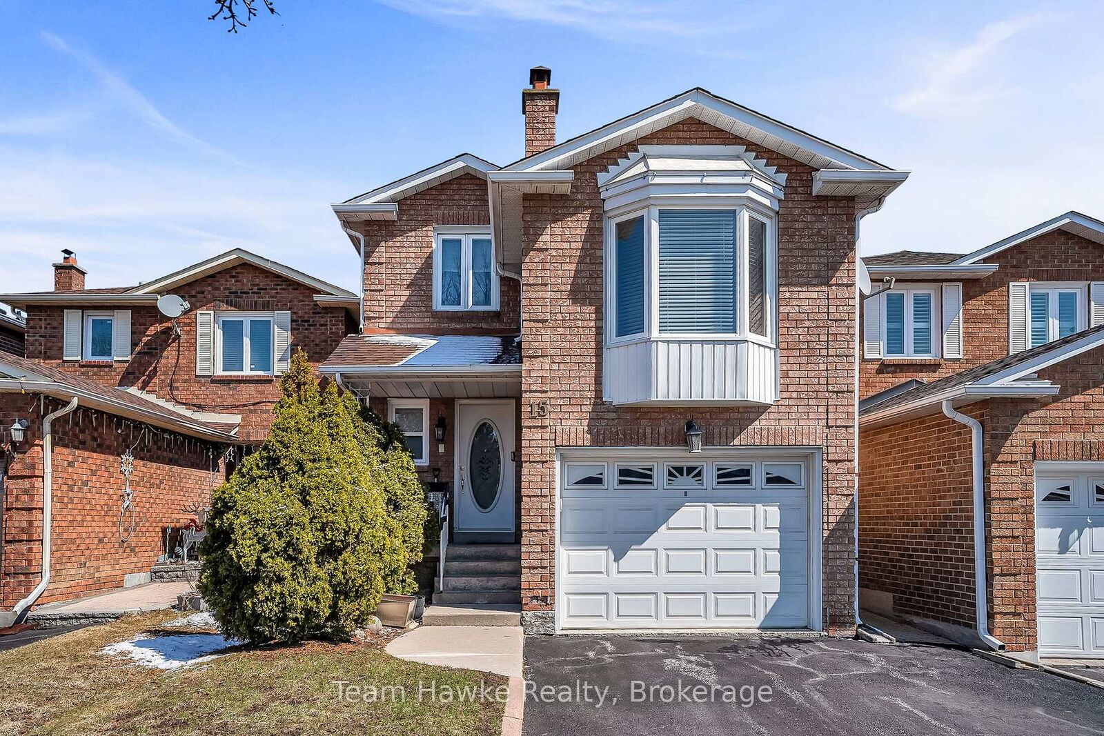 Property Photo: 15 White Boulevard ON L4J 5Z4