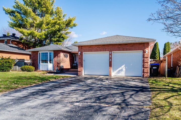 Property Photo: 933 Playfair Road ON L4R 4X9