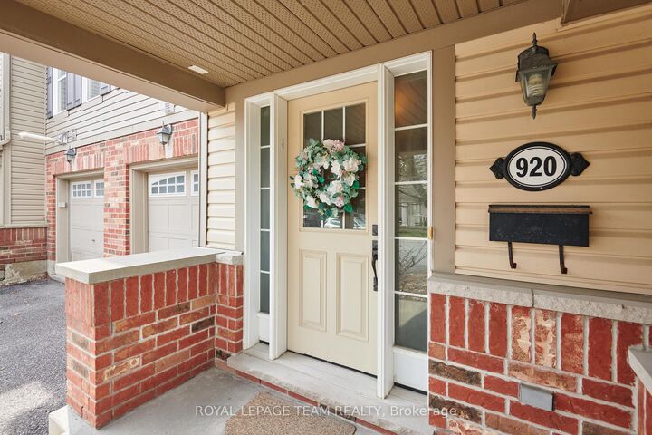 Property Photo:  920 Messor Crescent  ON K2S 0P2 
