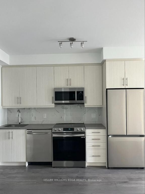 Property Photo: 95 Oneida Crescent 706 ON L4B 0B1