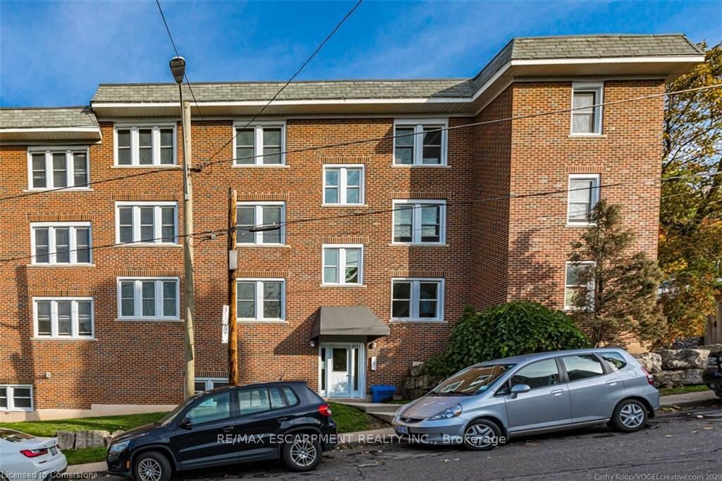 Property Photo: 25 Mountwood Avenue 14 ON L8N 2G8
