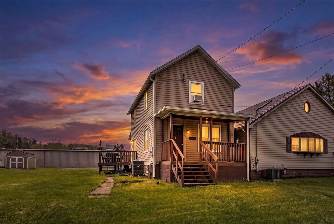 Property Photo:  208 Level St  PA 15314 