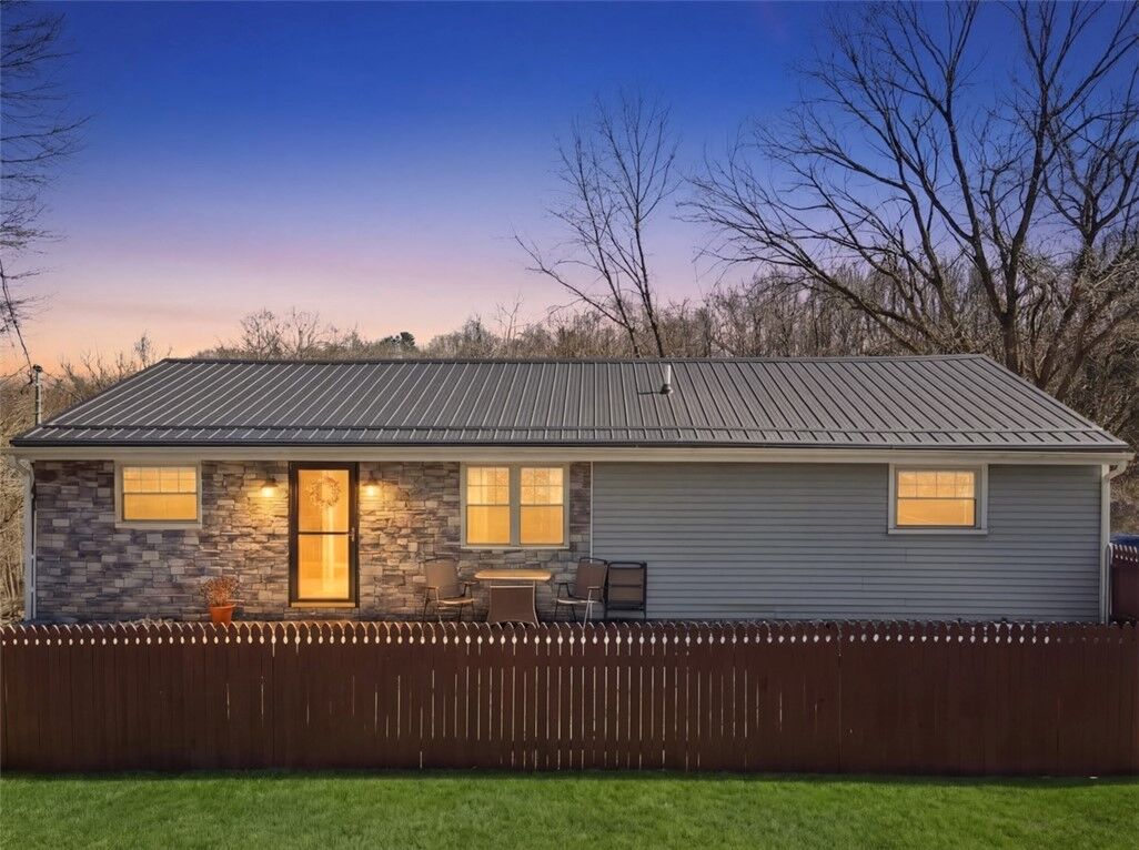 Property Photo:  181 Foxwood Rd  PA 15108 
