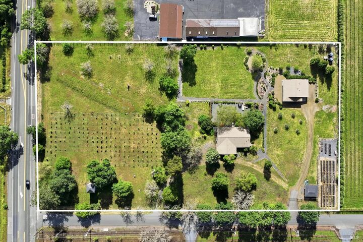 Property Photo:  100 Lawndale Road  CA 95452 