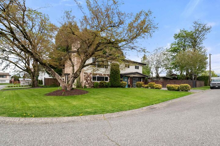 10218 Oval Drive — photo 1