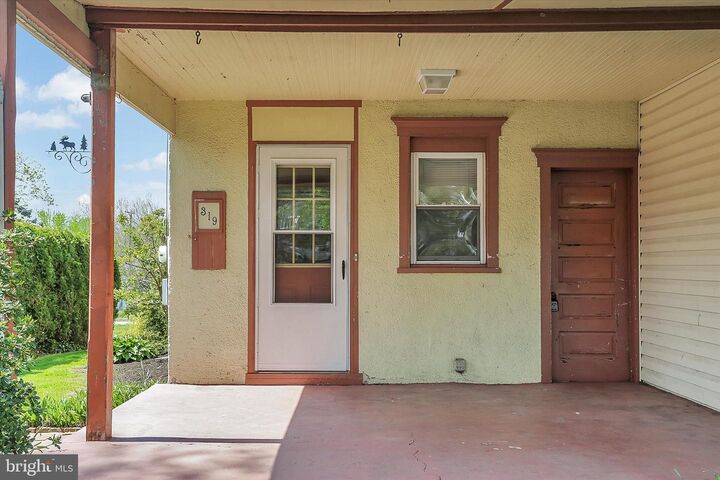 Property Photo:  319 N 2nd Street  PA 17032 