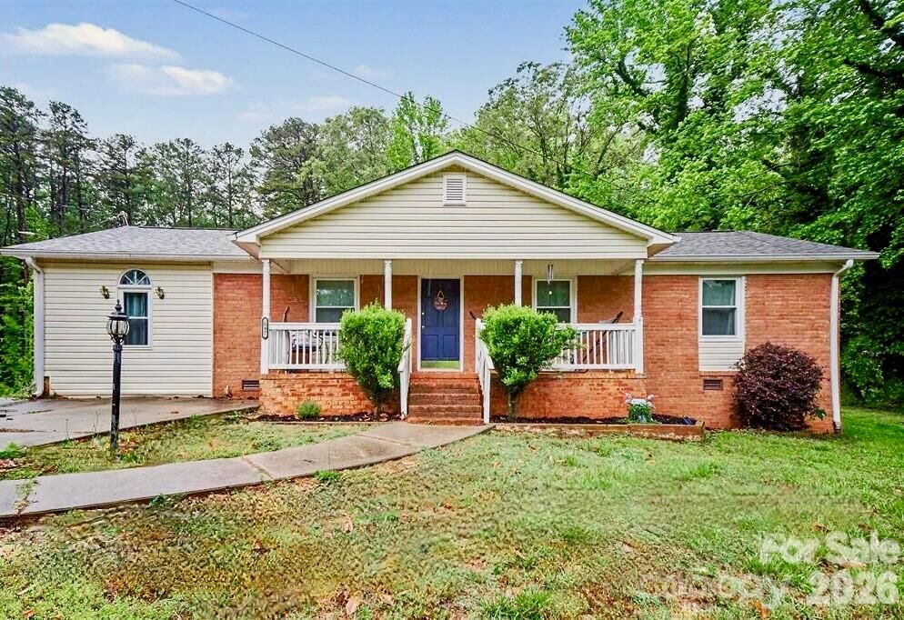 Property Photo:  847 E Chestnut Street  NC 28164 