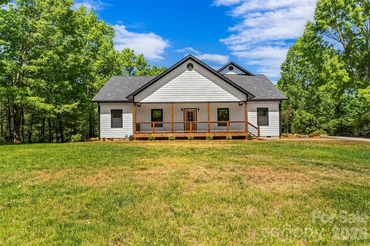 Property Photo: 438 Plantation Drive NC 28752