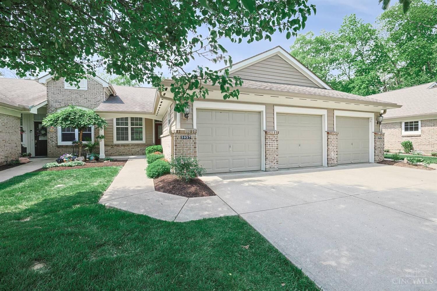 Property Photo:  5957 Castlewood Crossing  OH 45150 