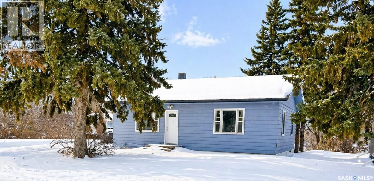 Property Photo:  322 1st Avenue E  SK S0J 0J0 