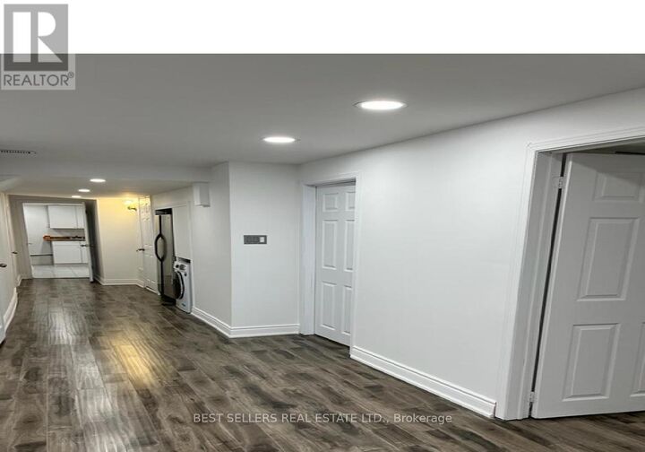 Property Photo:  3045 Hawktail Crescent  ON L5M 6W8 