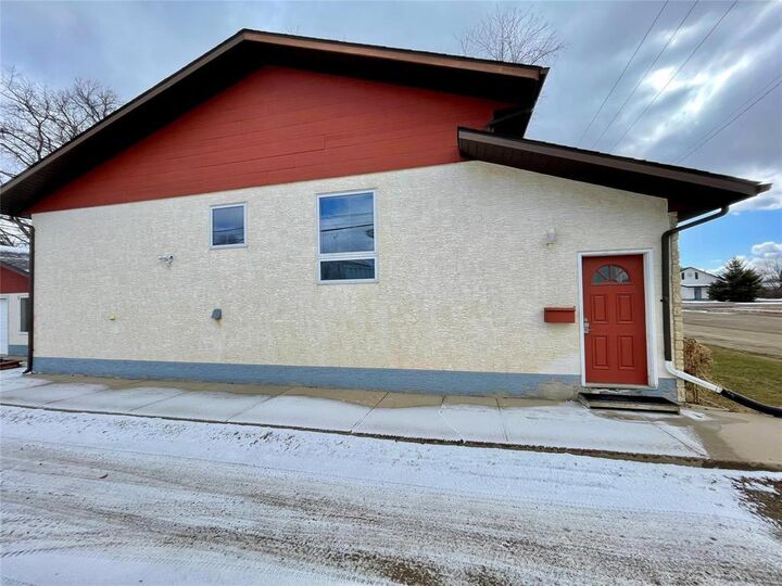 Photo de la propriété:  314 Third Avenue  MB R0K 0H0 